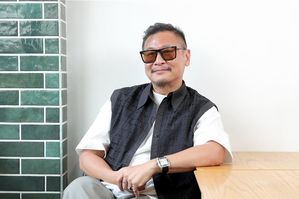 张世演军人致敬父亲！曾被打到满身血 后悔没见最后一面