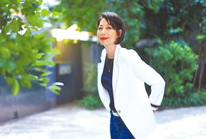 丁宁忆亡母泪崩 与爸电话和解