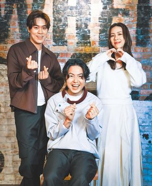 告五人闯乐坛 谢爸妈当后盾